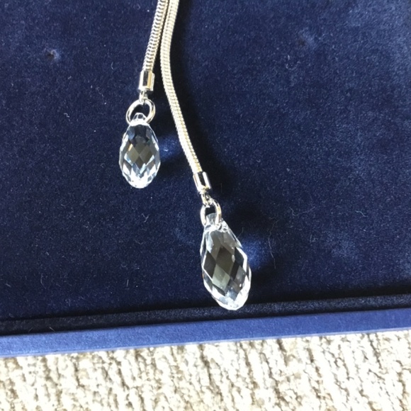 Swarovski Gillian Y Necklace. - Picture 2 of 4
